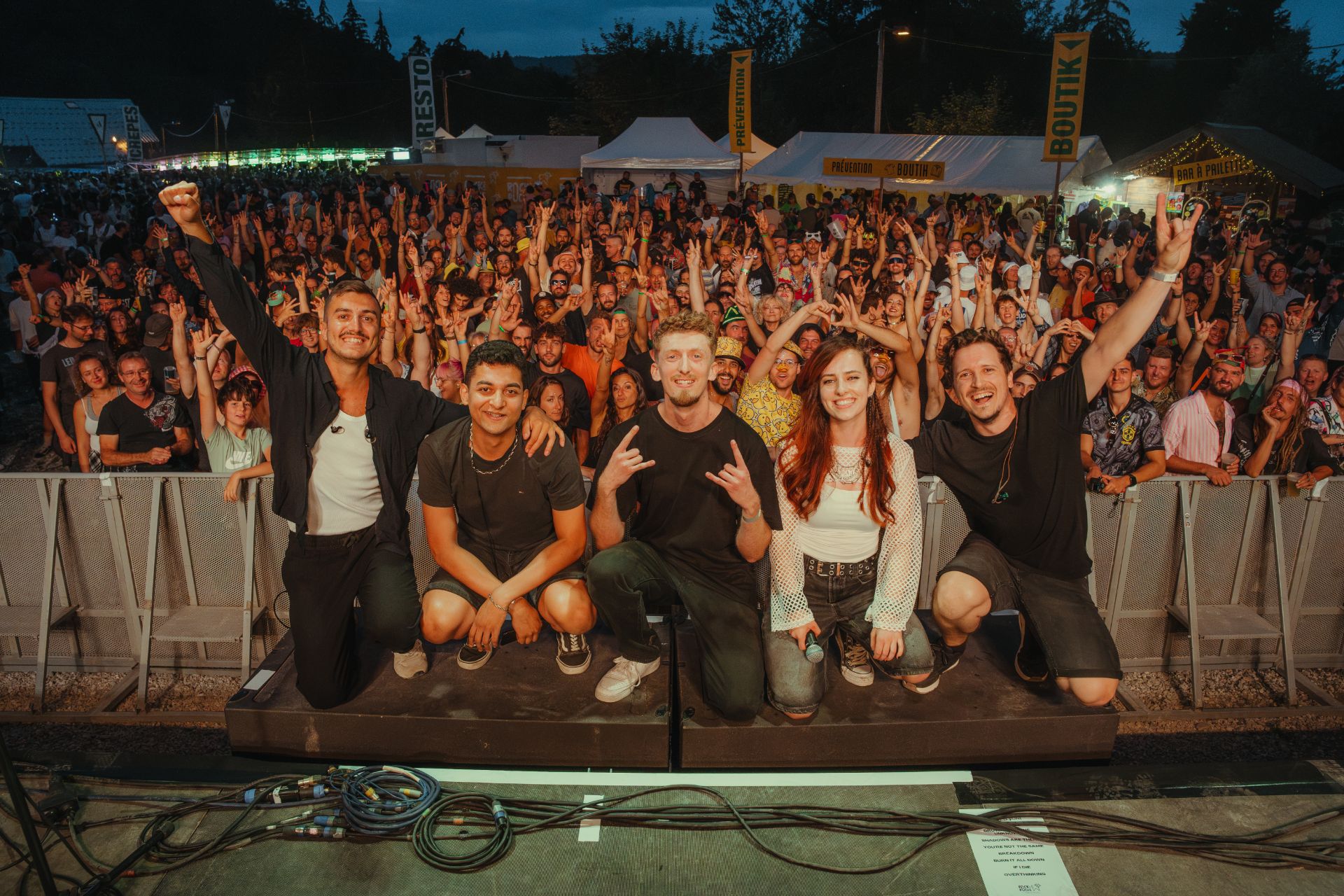 August Is Gone sur la scène du Rock'n'Poche Festival 2026 à Habère-Poche, devant le public de la Vallée Verte